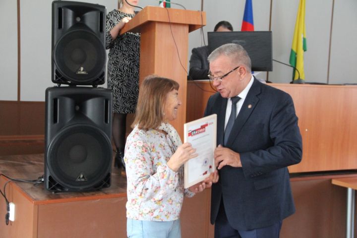 На еженедельной планёрке в Болгаре вручили награды