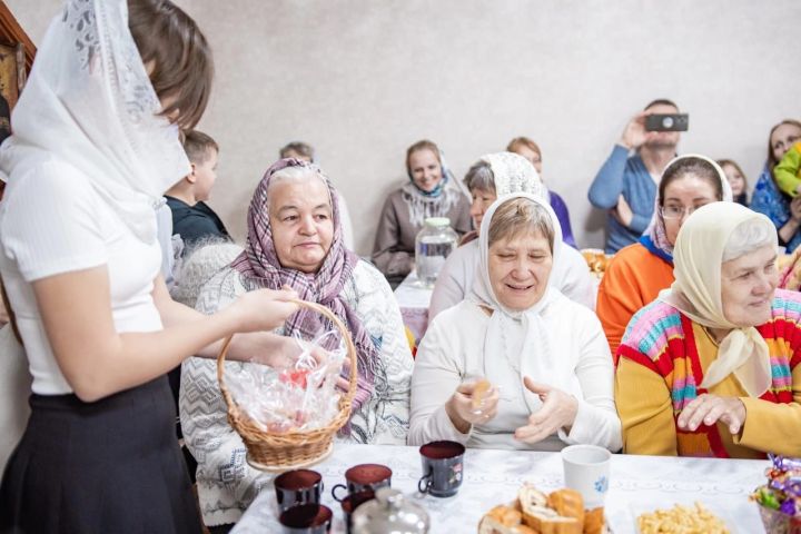 В храмах Болгара отпраздновали День матери