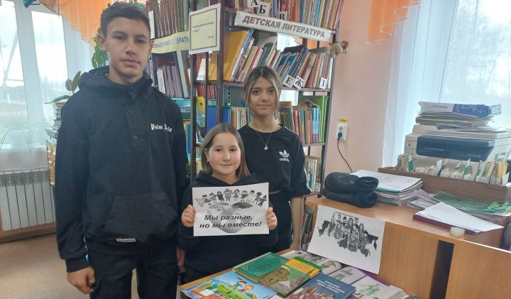 В Спасском районе открыли книжную выставку «Народов много – страна одна»