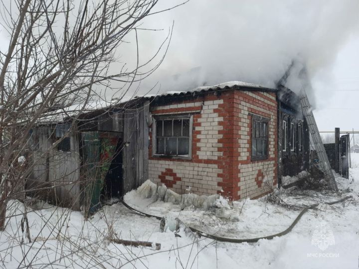 54-летний мужчина погиб при пожаре в собственном доме в Татарстане