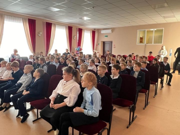 В Болгарской школе №1 состоялось мероприятие, посвящённое ПДД