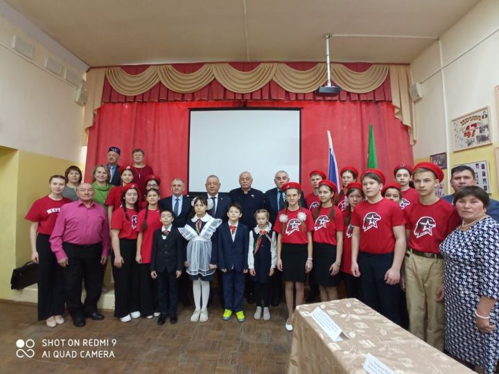В Иске-Рязяпской школе с участием высокопоставленных гостей прошёл Парламентский урок