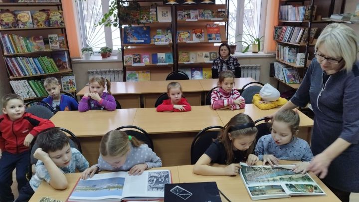 В Болгарской детской библиотеке провели урок истории «Герои Сталинграда»