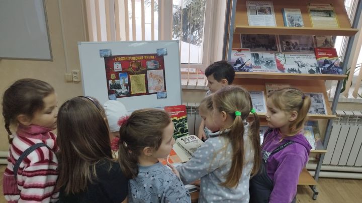 В Болгарской детской библиотеке провели урок истории «Герои Сталинграда»