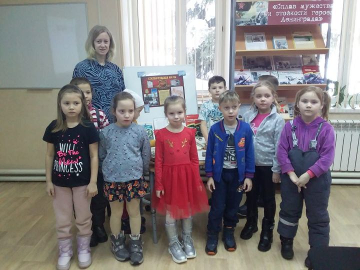 В Болгарской детской библиотеке провели урок истории «Герои Сталинграда»