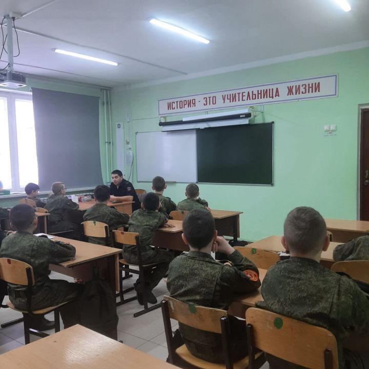 Спасские автоинспекторы посетили Болгарскую кадетскую школу-интернат