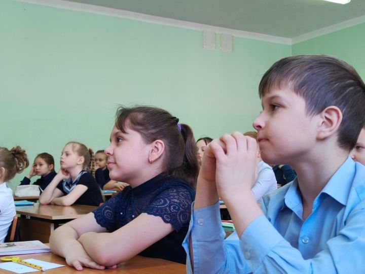 В школах Спасского района прошли классные часы, посвящённые воссоединению Крыма с Россией