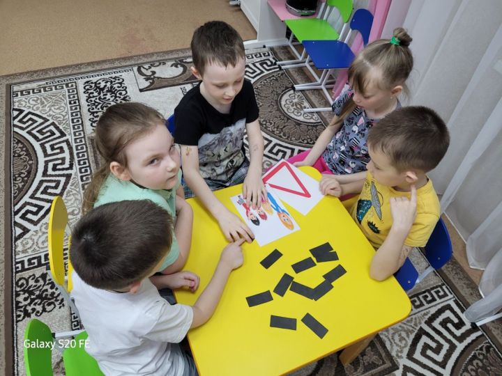 В детском саду «Антошка» прошли занятия по безопасности на дороге