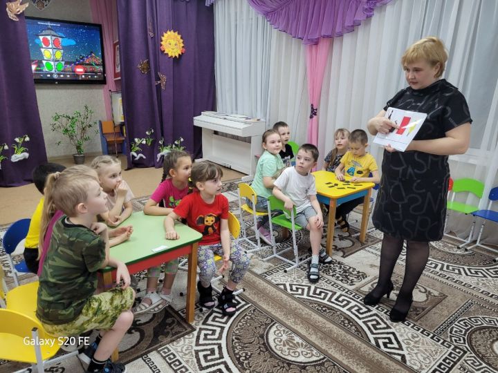 В детском саду «Антошка» прошли занятия по безопасности на дороге