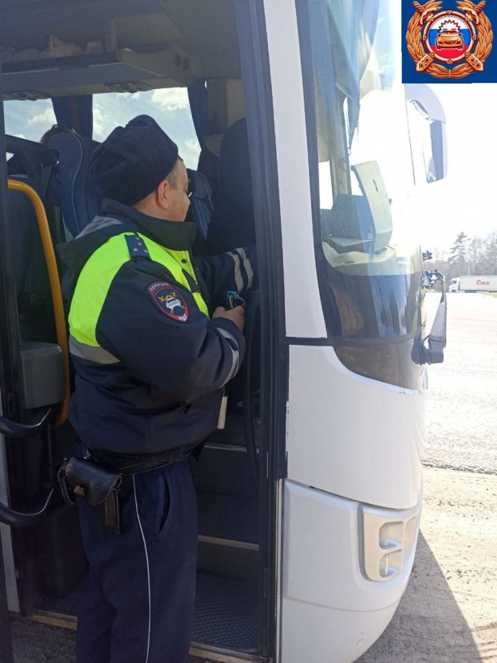 Госавтоинспекторы Спасского района активно контролируют автобусные перевозки