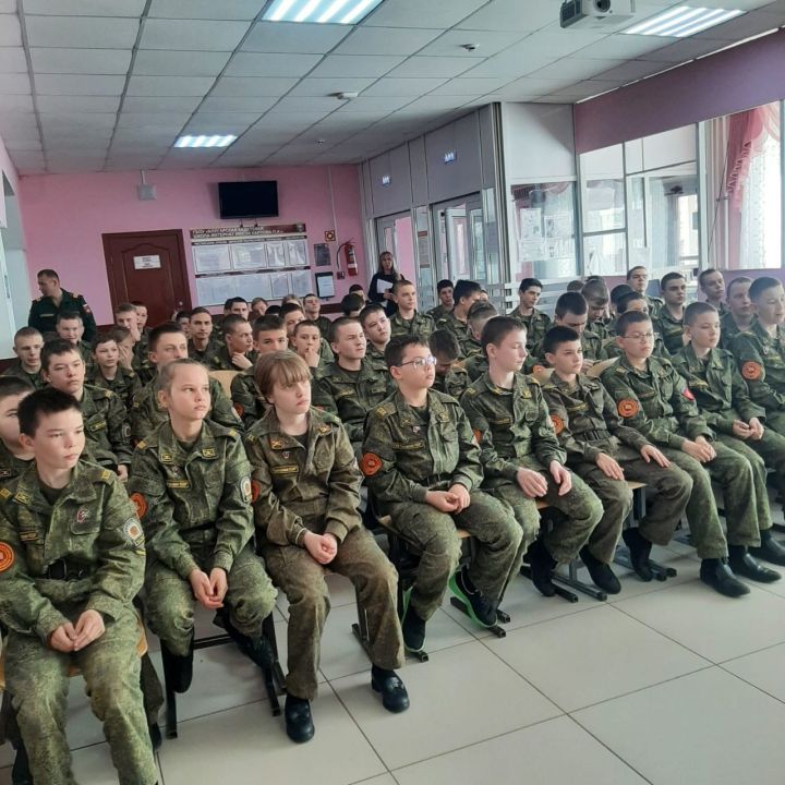 Болгарских кадетов посетил начальник Госавтоинспекции Руслан Великов