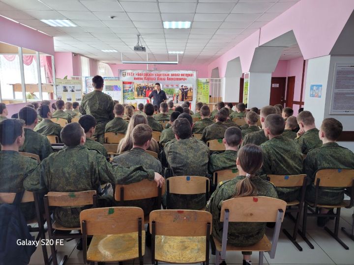 Болгарских кадетов посетил начальник Госавтоинспекции Руслан Великов