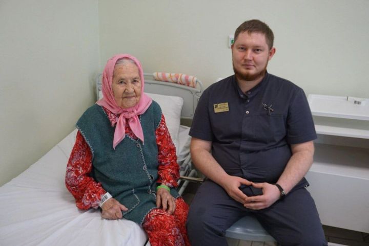 В Нижнекамске медики спасли 100-летнюю пациентку