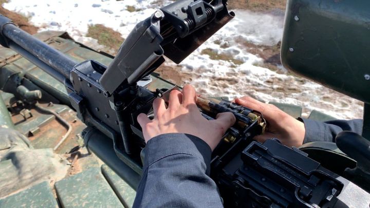 Будущие офицеры из Казани и Донецка приняли участие в боевых стрельбах на полигоне под Оренбургом
