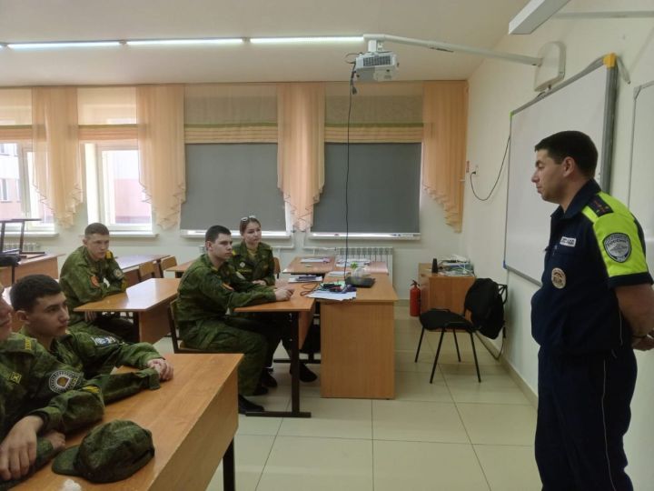 Сотрудники Госавтоинспекции провели профилактическую встречу с кадетами