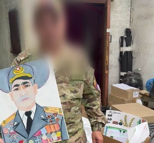 Боец СВО из Татарстана получил от школьников свой нарисованный портрет