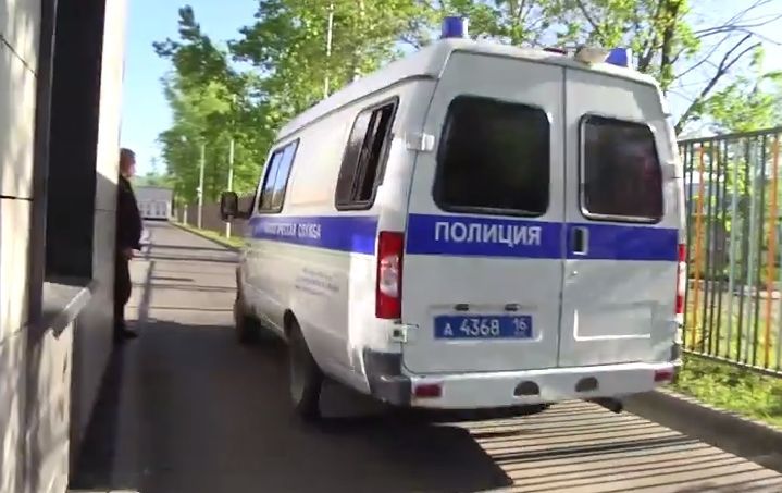 Полицейские в Казани помогли беременной женщине с супругом быстро доехать до роддома