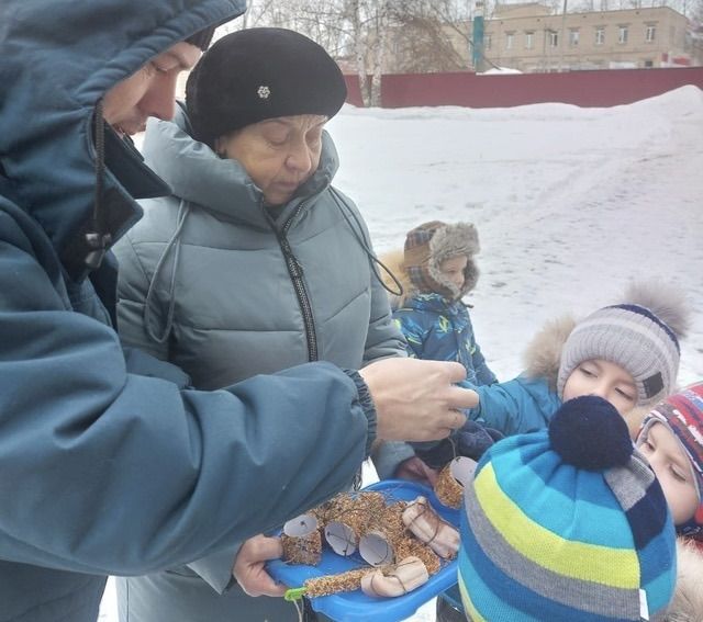 Воспитанники детского сада из Болгара развесили кормушки для птиц