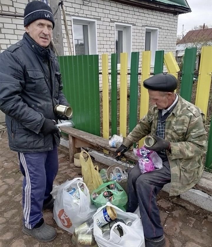 Жители поселка Приволжский подготовили для отправки на СВО травяные чаи и свечи