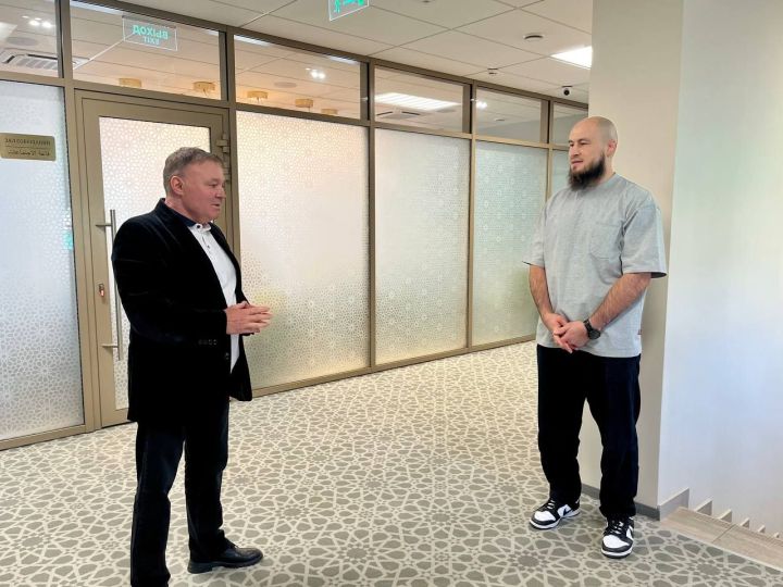 Боец UFC Ринат Фахретдинов посетил Казанское представительство Болгарской исламской академии
