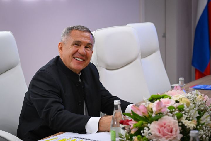 Раис Татарстана поздравил старшее поколение с Днём пожилых