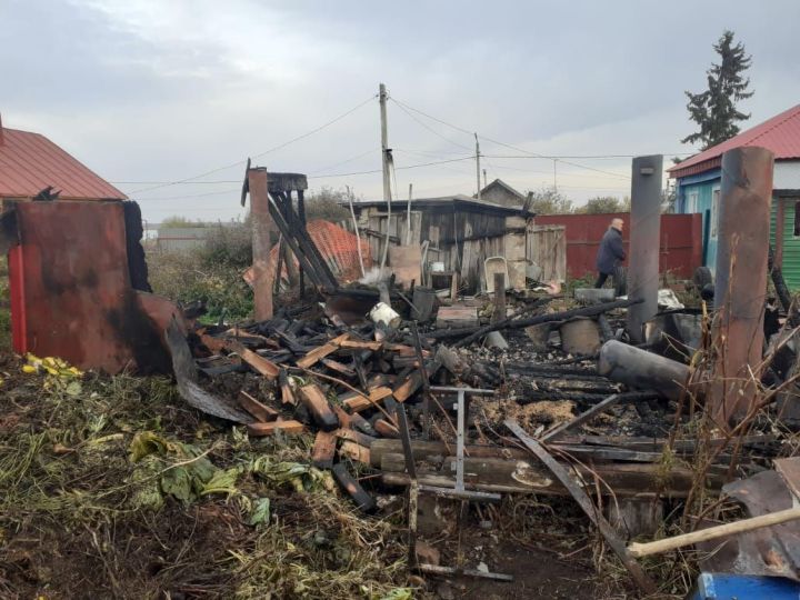В селе Куралово Спасского района сгорел сарай