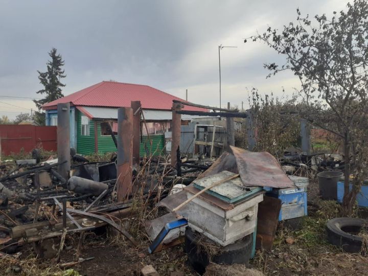 В селе Куралово Спасского района сгорел сарай