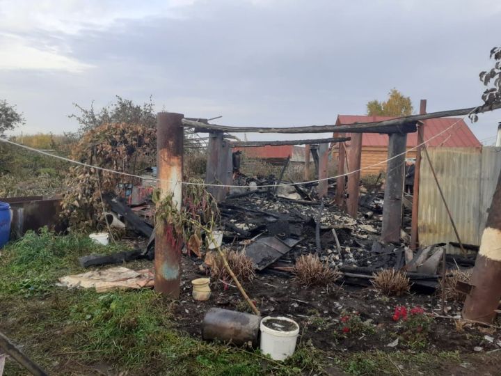 В селе Куралово Спасского района сгорел сарай