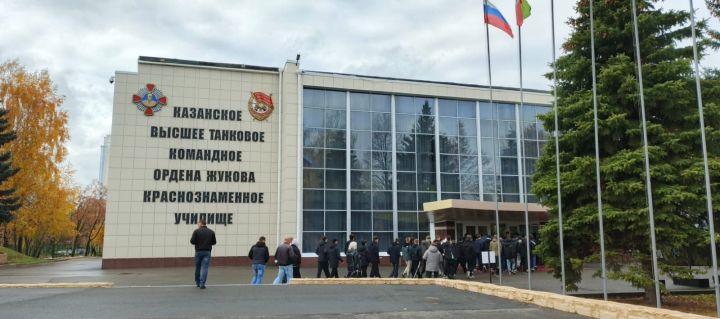 Школьники и студенты Спасского района посетили Казанское танковое училище