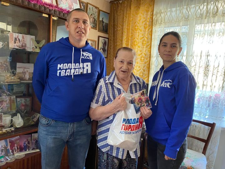 «Молодая Гвардия» Спасского района поздравили тружеников тыла с Днём пожилого человека