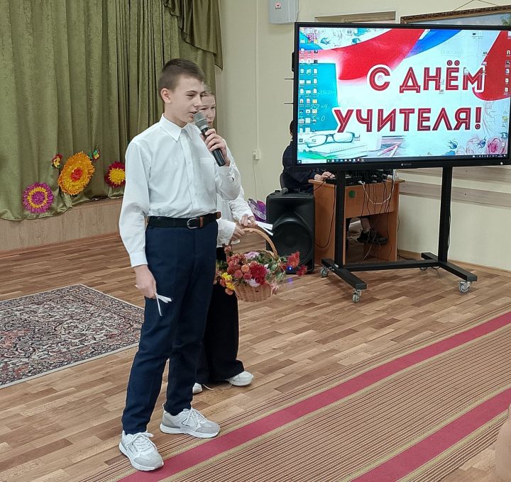 В Болгарской школе-интернате для детей с ОВЗ чествовали педагогов и ветеранов