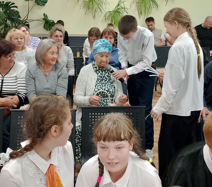 В Болгарской школе-интернате для детей с ОВЗ чествовали педагогов и ветеранов