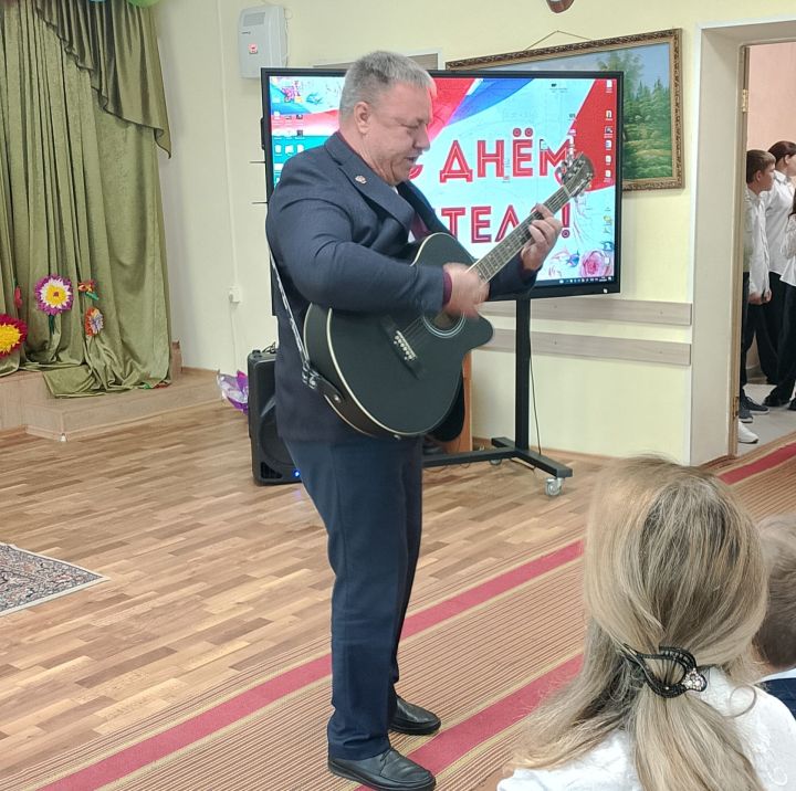 В Болгарской школе-интернате для детей с ОВЗ чествовали педагогов и ветеранов
