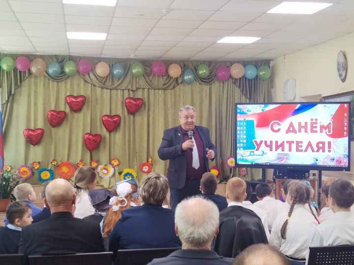 В Болгарской школе-интернате для детей с ОВЗ чествовали педагогов и ветеранов
