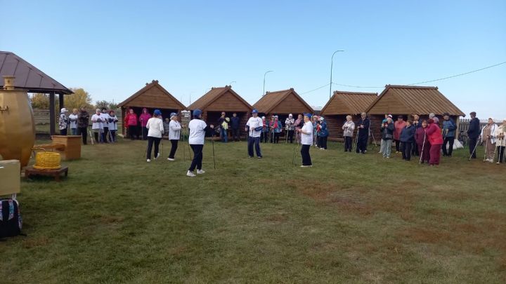 В Болгаре прошел фестиваль скандинавской ходьбы «Спасская прогулка»