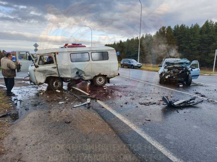 В Болгаре при столкновении двух машин погиб водитель