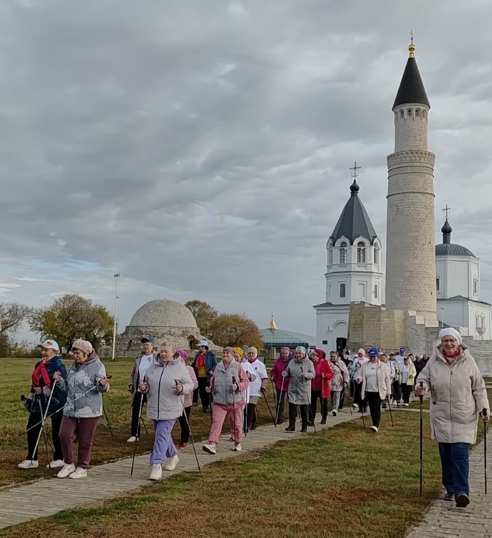 В Болгаре прошел фестиваль скандинавской ходьбы «Спасская прогулка»