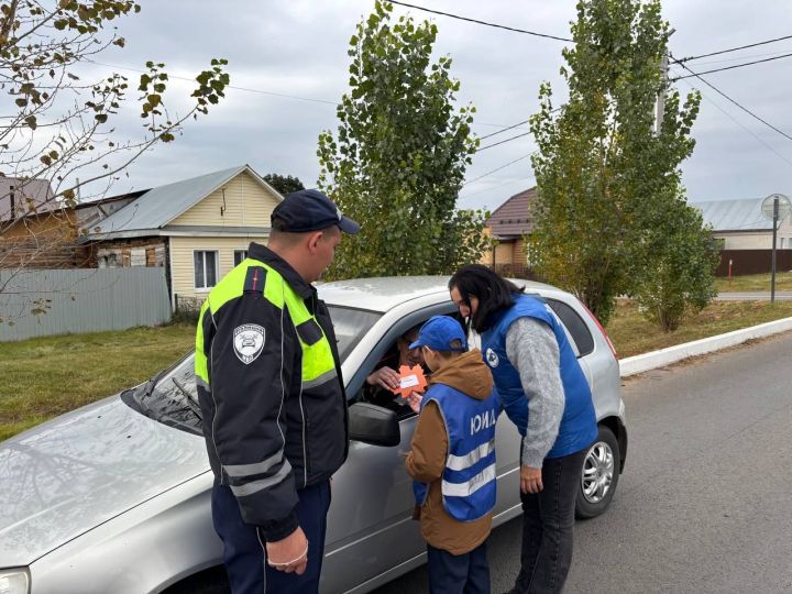Юные автоинспекторы Болгара напомнили водителям и пешеходам о безопасности