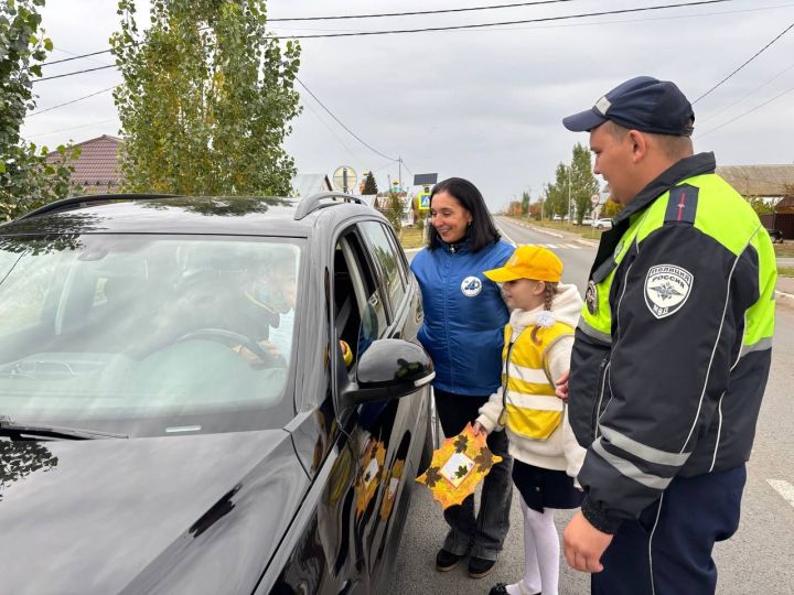Юные автоинспекторы Болгара напомнили водителям и пешеходам о безопасности