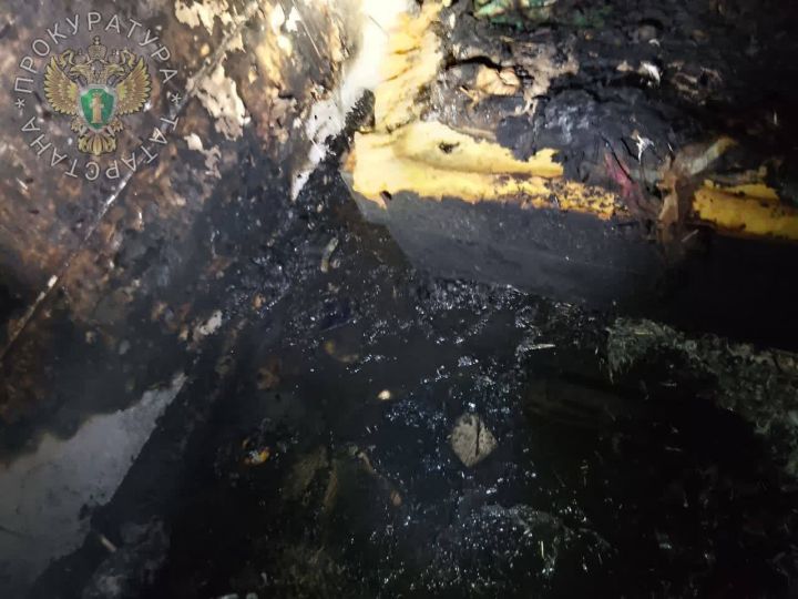 В Нурлате на пожаре погибла женщина, пострадали двое детей