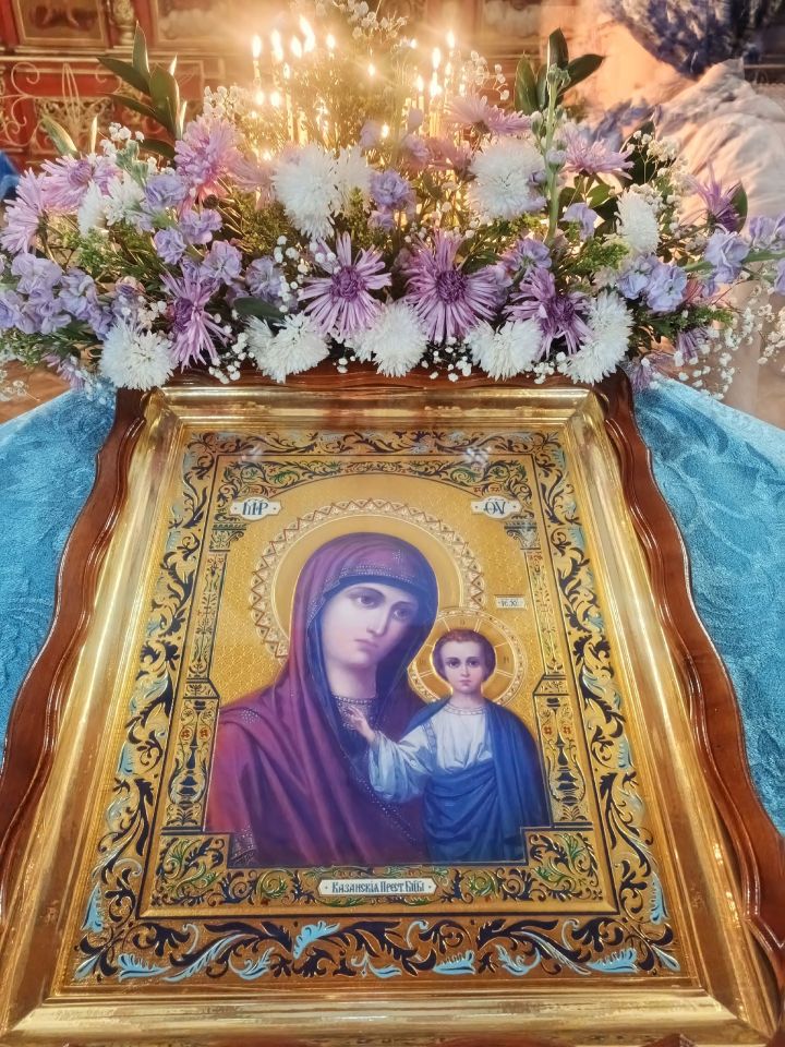 В храме Болгара отметили праздник Казанской иконы Божией Матери и День народного единства