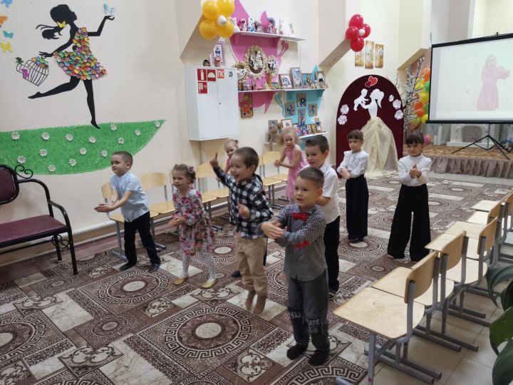 В ДДТ Болгара прошел праздник, посвященный Дню матери