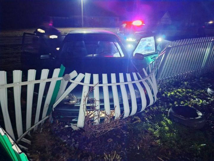 В Спасском районе пьяный водитель врезался в забор дома