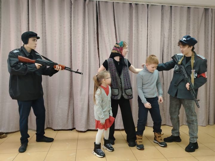 Школьники Болгара организовали патриотический концерт для получателей соцуслуг