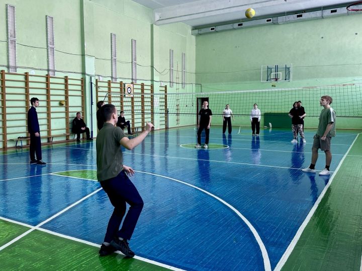 В школах Спасского района Татарстана проходят товарищеские матчи по волейболу