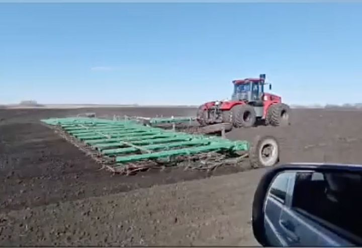 Рекордно ранний старт: аграрии Спасского района начали закрывать влагу