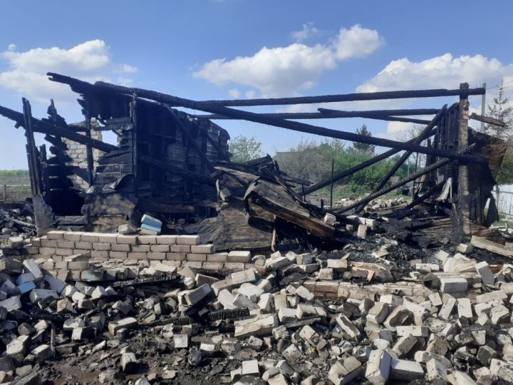 В Спасском районе сгорели баня и жилой дом