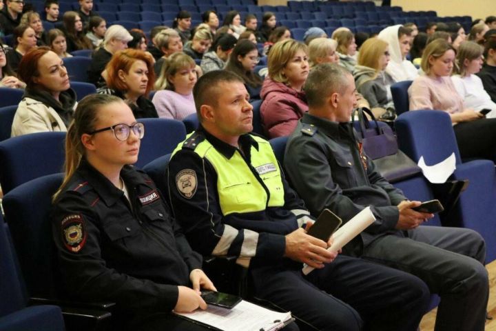В Татарстане в Пестречинском лицее прошёл «Урок безопасности»