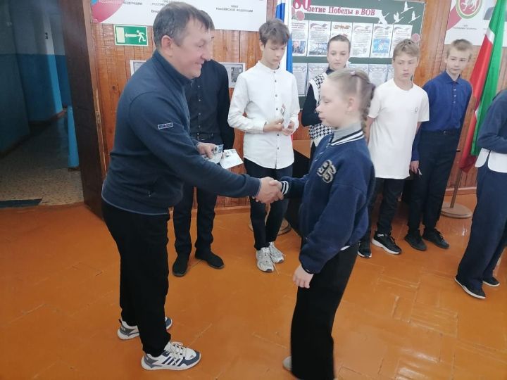 В Антоновке школьникам вручили знаки отличия ГТО