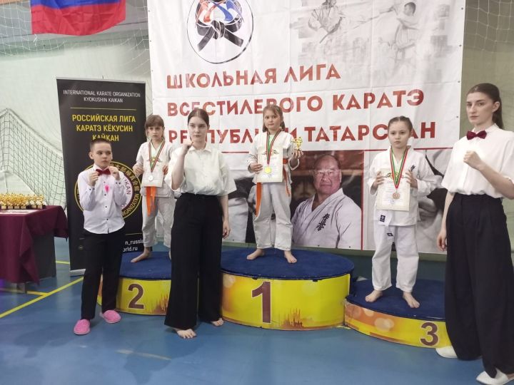Каратисты Болгара завоевали три золотые и шесть серебряных медалей в чемпионате РТ